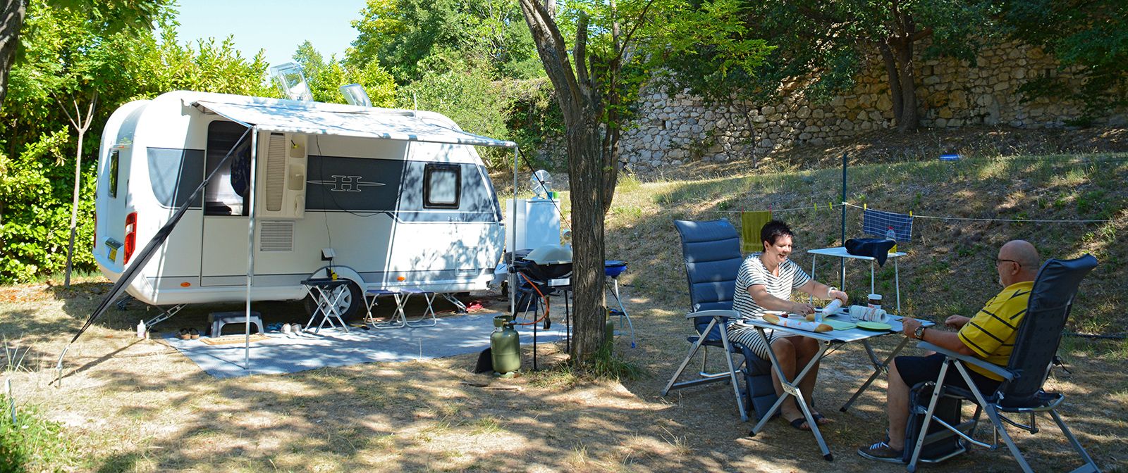 camping moustiers